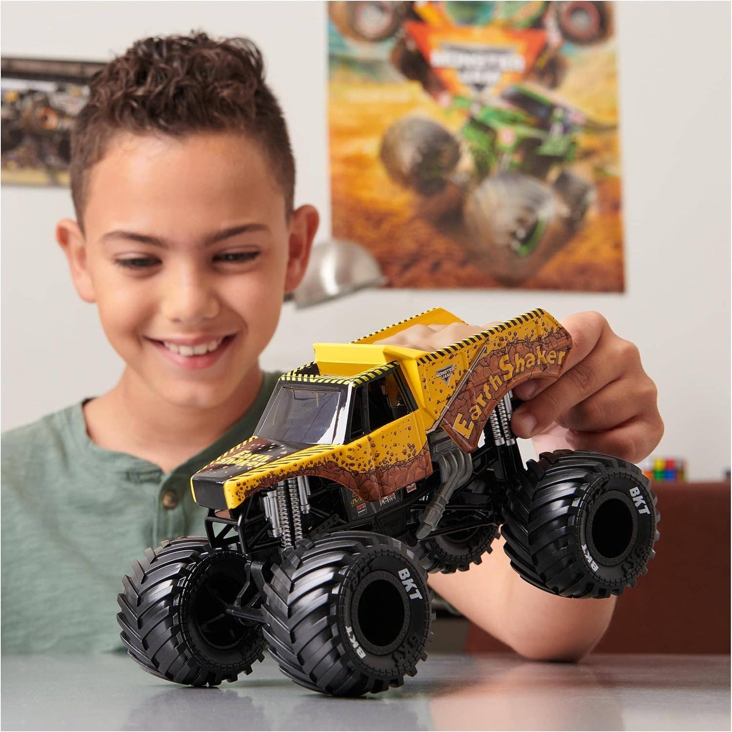 Monster Jam Earth Shaker Die-Cast Vehicle, 1:24 Scale